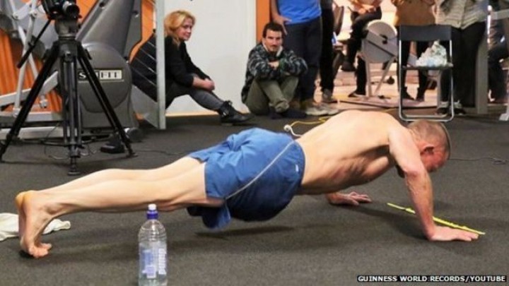 Pria yang berhasil melakukan push up terbanyak di dunia.(Ilustrasi/net)