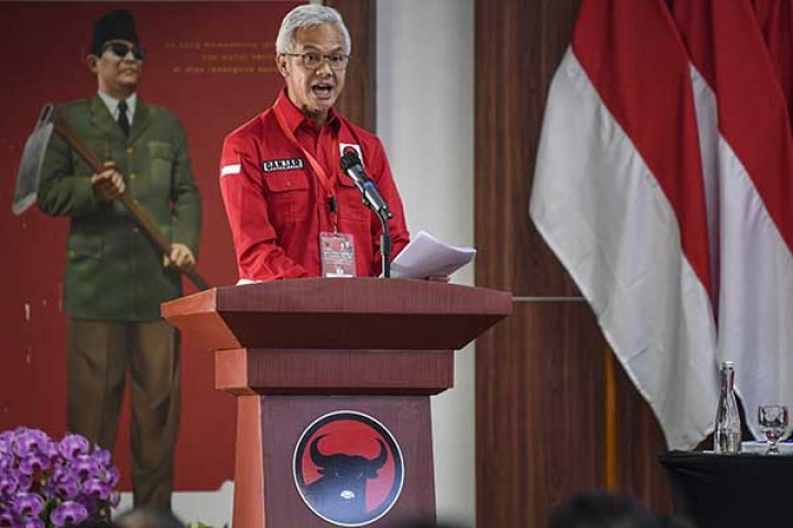 Ganjar Pranowo membacakan rekomendasi Rapat Kerja Nasional (Rakernas) PDIP. Sumber: Internet