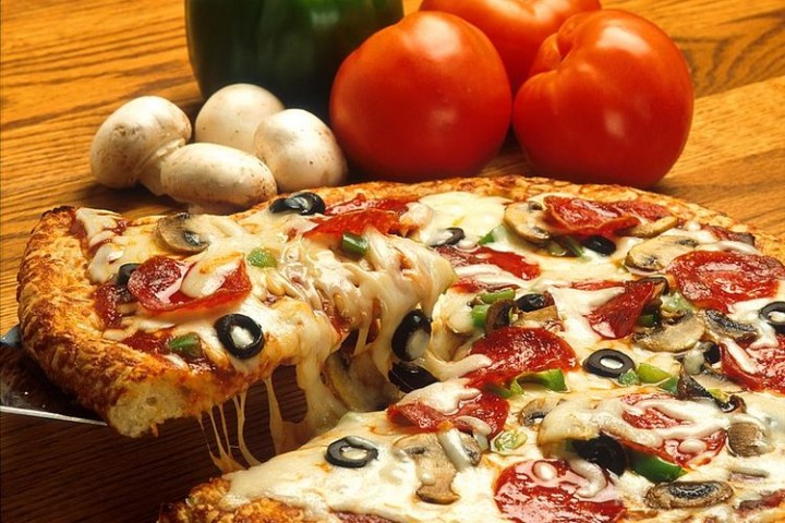 Pizza merupakan makanan fast food asal Italia yang tidak diragukan lagi ketenarannya/net