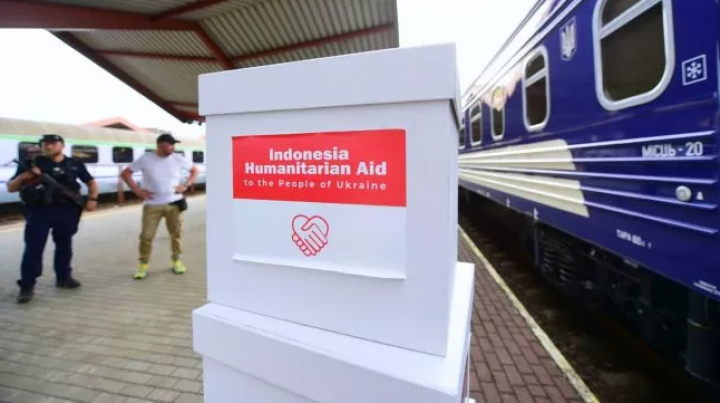 Kotak putih yang dibawa Jokowi ke Ukraina /Biro Pers Sekretariat Presiden