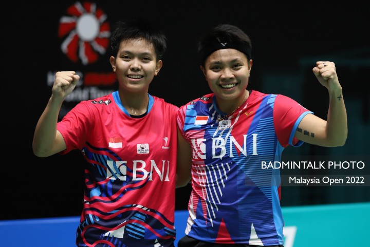 Apriyani/Fadia menang melaju ke babak perempatfinal Malaysia Open 2022/(twitter/@BadmintonTalk)