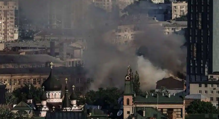Gedung apartemen di Odessa yang dirudal Rusia /Reuters