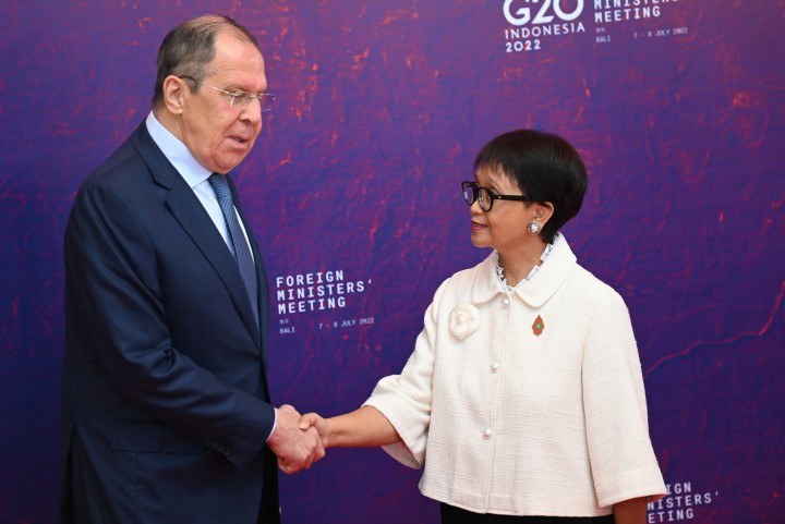 Menteri Luar Negeri (Menlu) Rusia Sergei Lavrov dan Menlu Indonesia Retno Marsudi. Sumber: G20