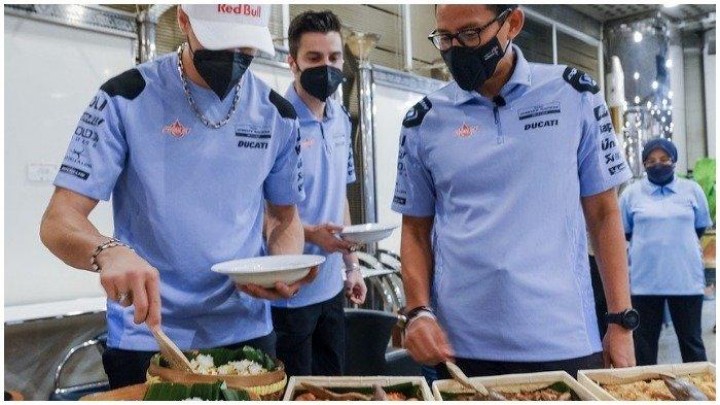 Pembalap MotoGP saat makan bersama Sandiaga Uno