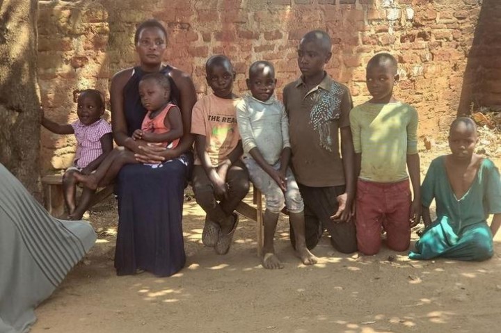 Foto : Nalongo Gloria, dari Uganda bersama anak-anaknya