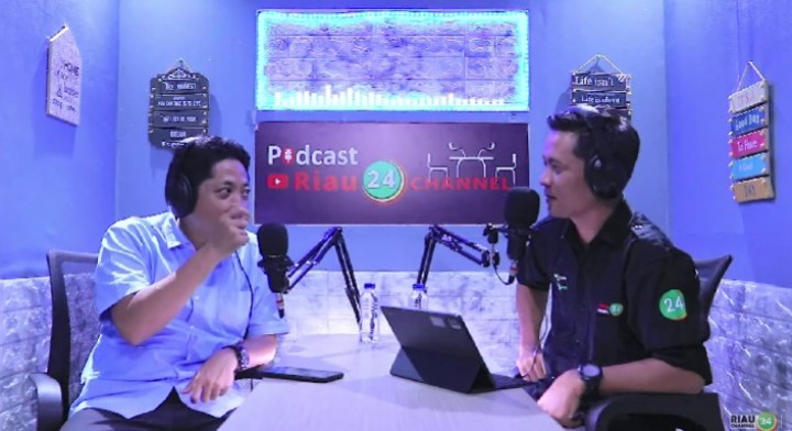 Pengamat Ekonomi Universitas Riau DR Eka Armas Pailis saat podcast di Riau24.channel