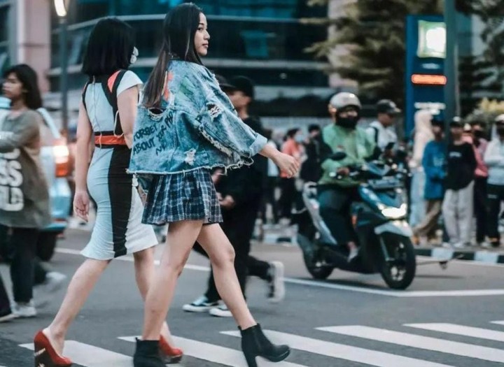 Citayam Fashion Week di Dukuh Atas, Kawasan Sudirman Jakarta. Sumber: Internet