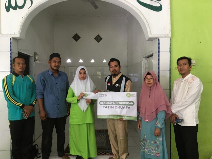 IZI Riau Bantu Biaya Pendidikan Yatim Dhuafa di Hari Anak Nasional