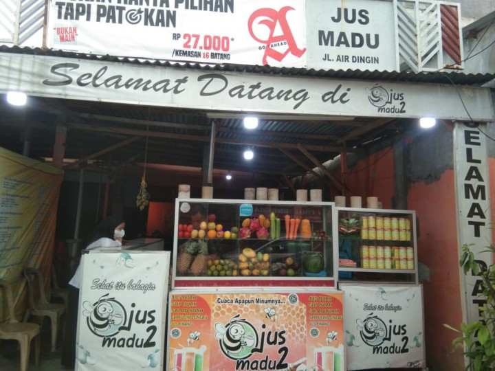 Potret Toko Salad Buahnya Pak Madu, di Air Dingin, Marpoyan Pekanbaru/Riau24.com