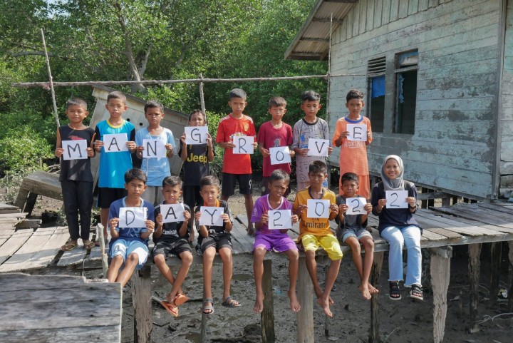 YMI dan YPL Bersama Masyarakat Selamatkan Ekosistem Mangrove Inhil dari Kehancuran