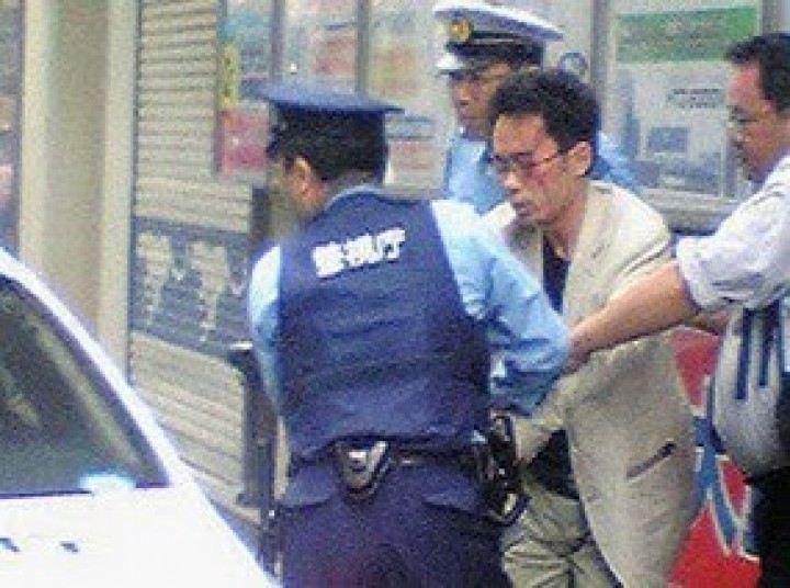 Tomohiro Kato saat ditangkap polisi Jepang. Sumber: Detik.com