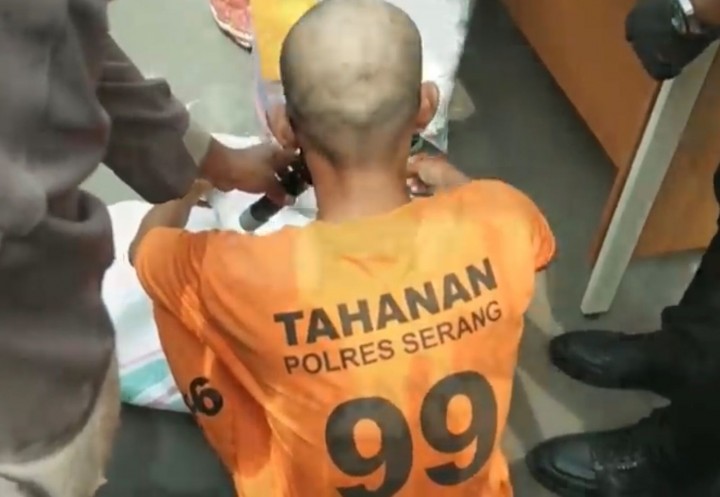 Adi (37), ditangkap karena kasus pembunuhan wanita dalam karung di Tanara, Serang Banten /YouTube Official iNews