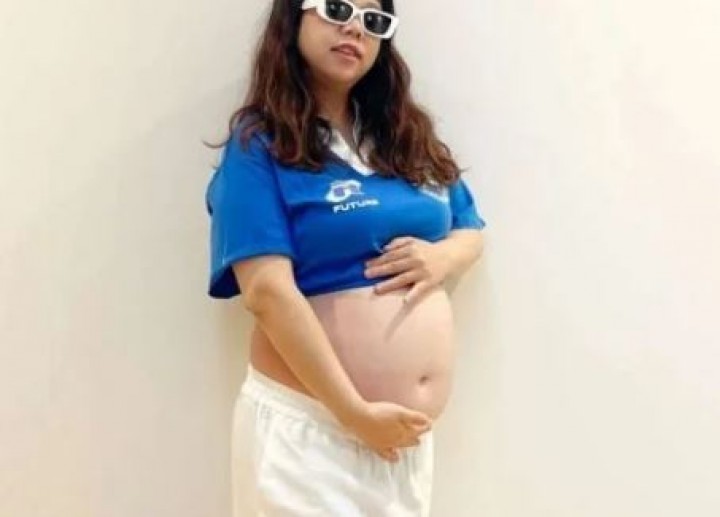 Komedian Hong Hyun Hee dan Suaminya Jason Mengumumkan Kelahiran Bayi Mereka