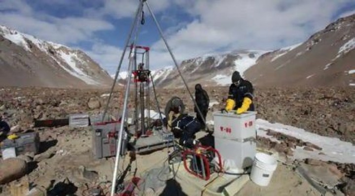 Ilmuwan Temukan Inti Es Tertua di Bumi Berusia 5 Juta Tahun