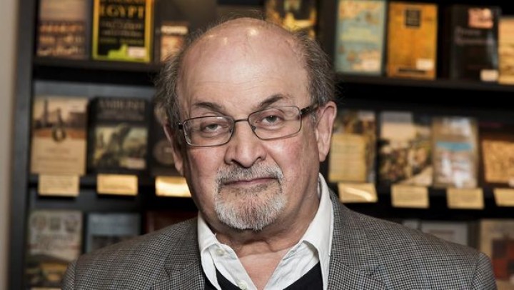 Salman Rushdie. Sumber: cnnindonesia.com