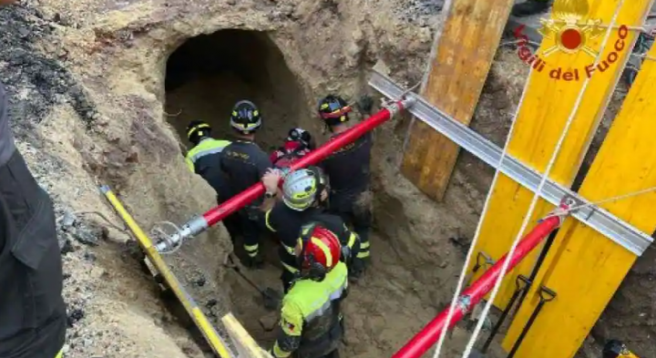 Operasi penyelamatan sedang berlangsung di Roma untuk seorang tersangka pencuri yang terkubur di bawah reruntuhan /AFP