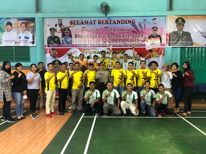 Para pemenang turnament Badminton Bhayangkara Polres Bengkalis