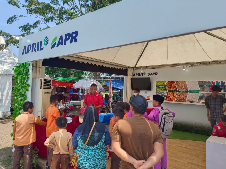 Antusias Masyarakat Melihat Program Pencegahan Karhutla PT RAPP di Festival Bagholek Godang