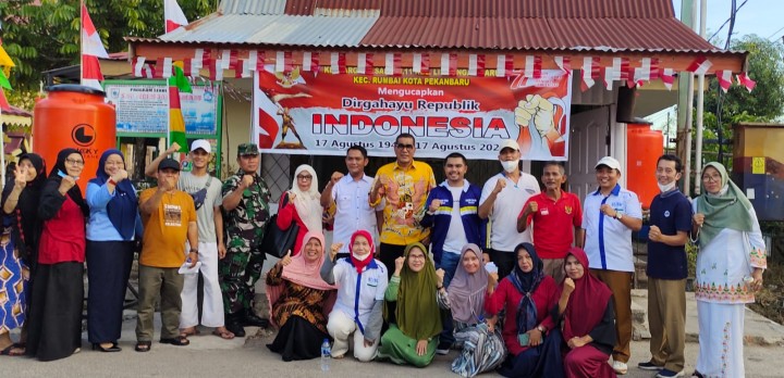 Semarak HUT RI Ke -77, Lomba Menghias Kampung Merah Putih RW 11 Limbungan Baru Rumbai Perebutkan Piala Ketua Karang Taruna Riau