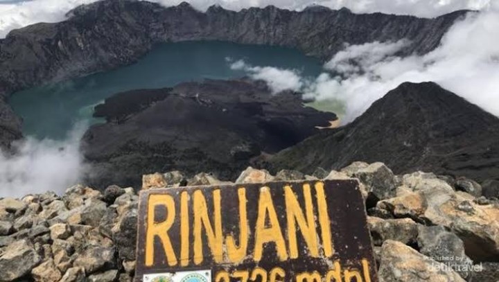 Potret Puncak Gunung Rinjani (detik.com)
