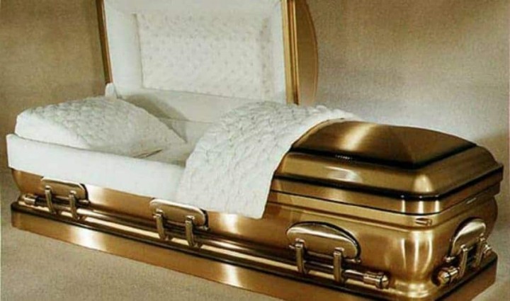 Peti mati terbuat dari emas. Sumber: Internet