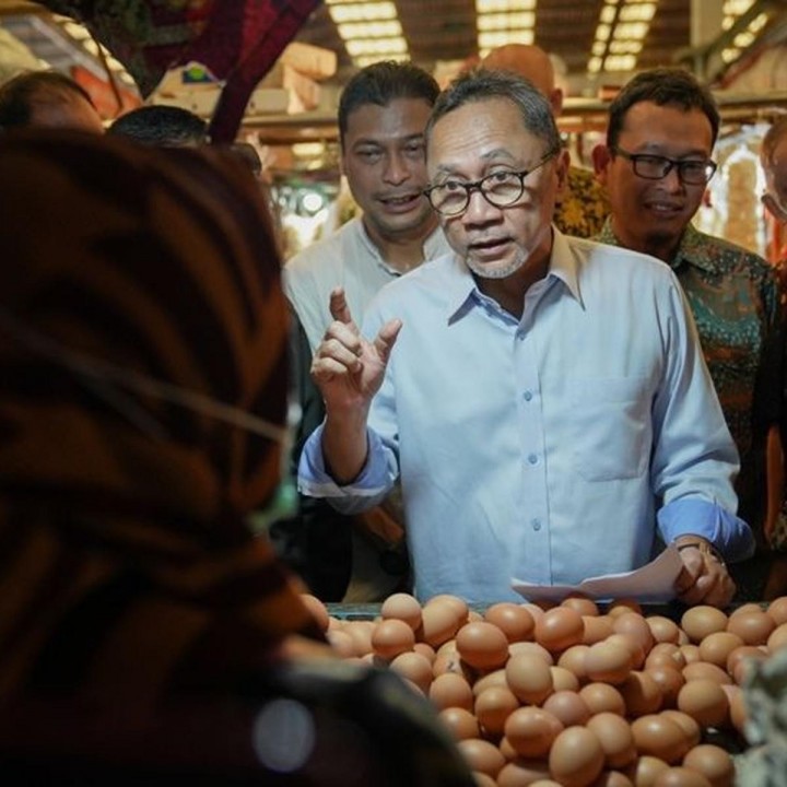 Potret Menteri Perdagangan Republik Indonesia Zulkifli Hasan saat Lakukan Sidak ke Berbagai Pasar di Ibu Kota (Liputan6.com)