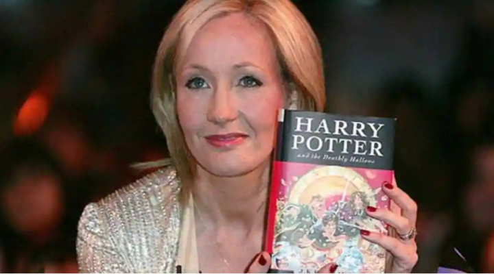 J.K. Rowling ungkap alasan dirinya absen di reuni film Harry Potter/ Twitter