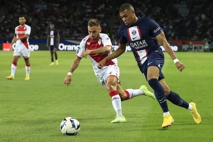 Potret Mbappe dalam Pertandingan Sengit Liga Prancis PSG vs AS Monaco (Bola.net)