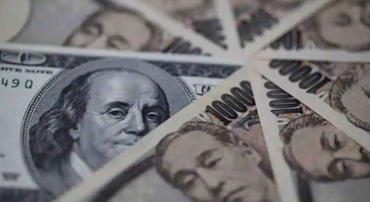 Mata uang Yen Jepang jatuh ke level terendah dalam 24 tahun terakhir terhadap Dolar /Reuters
