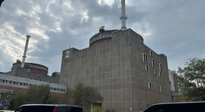 Saluran listrik eksternal utama pembangkit nuklir Zaporizhzhia terputus /Reuters