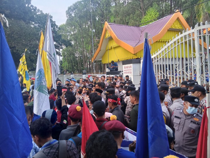 Cipayung Plus demo tolak kenaikan BBM di DPRD Riau 