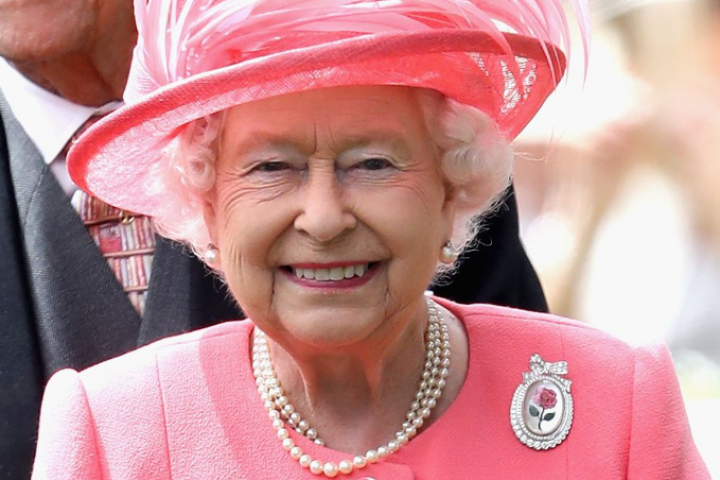 Berikut 15 barang-barang termahal Ratu Elizabeth II (Part 2) 