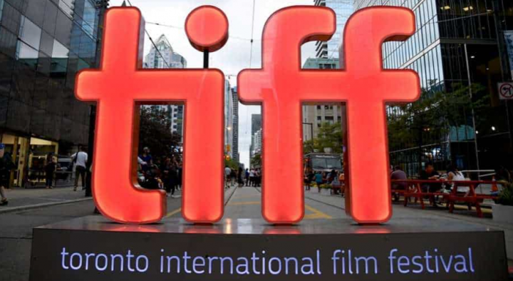 Festivel Film Toronto Hromati Ratu Elizabeth II saat pemutaran drama pengungsi Netflix /instagram