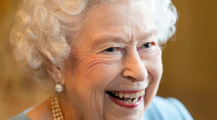 Cuitan akun Twitter ini telah meramalkan kematian Ratu Elizabeth II setahun yang lalu /AFP