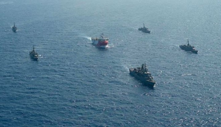 Penjaga Pantai Yunani Menembaki Kapal Kargo Turki yang Mencurigakan