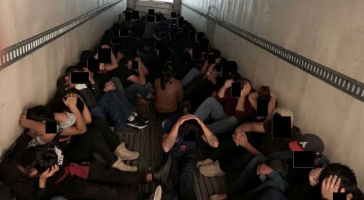 Tragis, Penyelundup Memasukkan Migran ke Dalam Koper dan Tangki Air Kosong