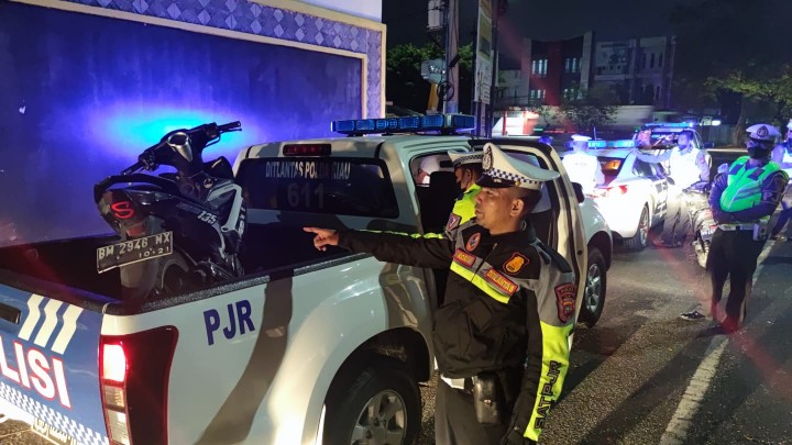 Polisi mengamankan motor yang terlibat balap liar