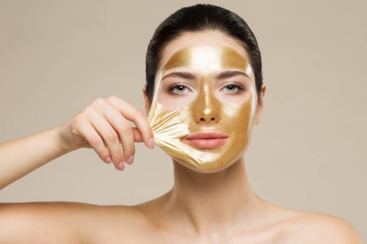 Ilustrasi masker emas