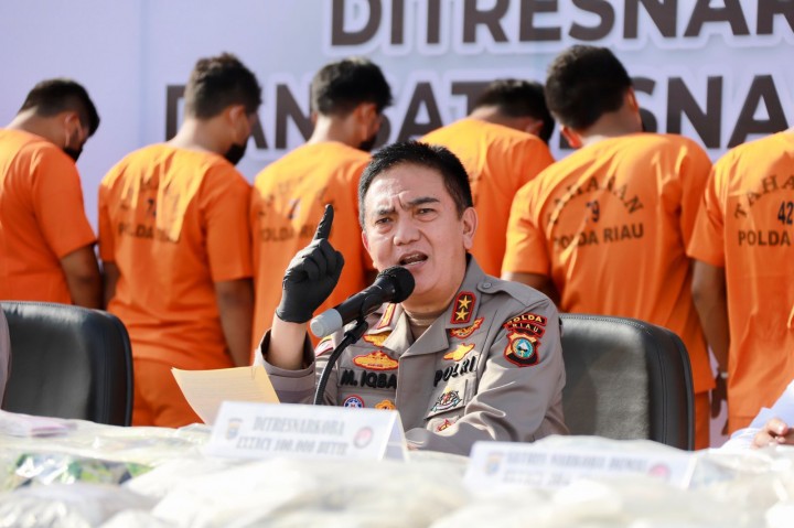 Kapolda Riau Irjen Pol M Iqbal dengan tegas nyatakan perang terhadap Narkoba di Wilayah Hukumnya Provinsi Riau.