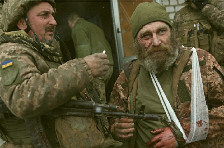 Di Ukraina barat, tentara yang terluka melawan keinginan – dan kemungkinan – untuk kembali ke garis depan.