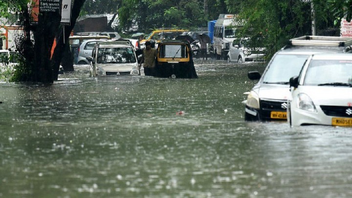 Penampakan Banjir deras di India yang Membuat Lalu Lintas Macet (Photo: dialeksis)