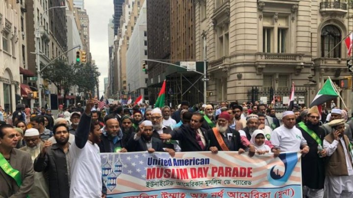 Ratusan Umat dan Petugas Kepolisian Setempat Lakukan Parade Hari Muslim ke-38 di Manhattan, AS (Foto:About Islam)