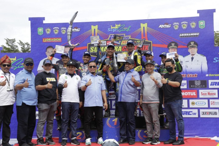 Penyerahan pemenang Sumatera Cup Prix seri Siak