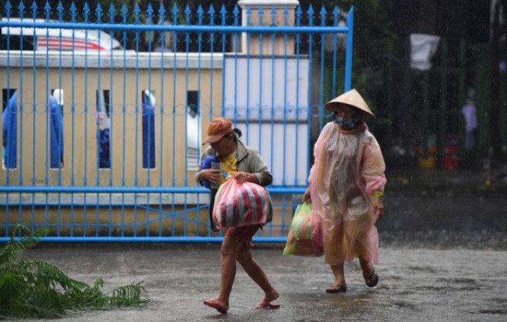 Vietnam Memberlakukan Jam Malam dan Evakuasi Massal Menjelang Kedatangan Topan Noru
