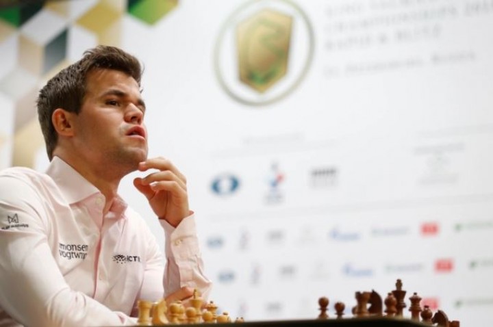 Juara Catur Dunia Magnus Carlsen Menuduh Hans Niemann Lakukan Kecurangan