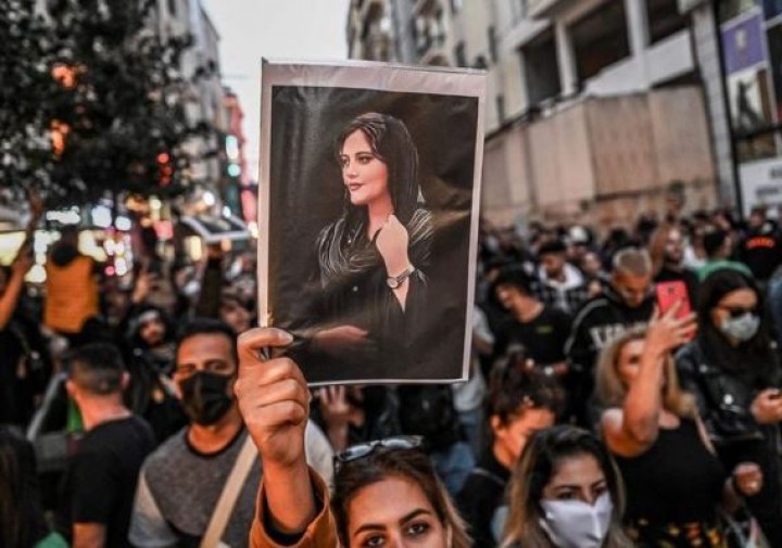Wanita Iran Diduga Ditembak Mati Setelah Videonya Mengikat Rambut Sebagai Aksi Protes Menjadi Viral