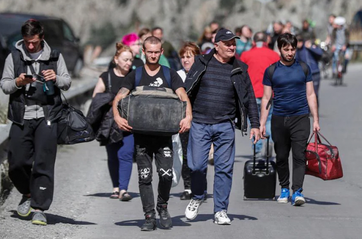 Sebanyak 200.000 orang telah meninggalkan Rusia setelah peraturan wajib militer yang dibuat oleh Putin /EPA-EFE