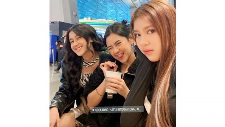  Keseruan Tiga Diva Muda Indonesia Tengah Berlibur ke Singapura