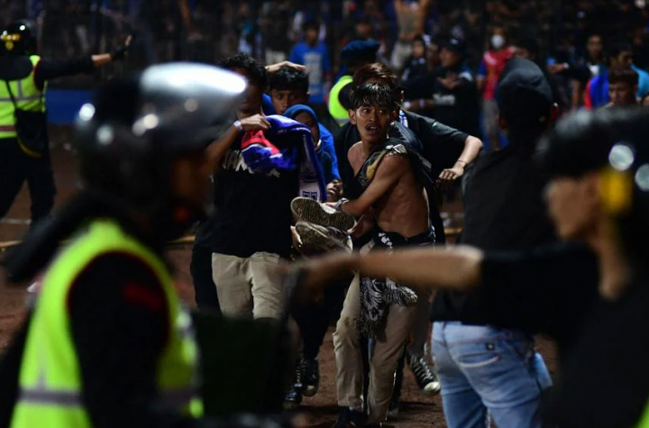 Peristiwa Kanjuruhan jadi bencana besar sepak bola dunia yang terjadi selama 40 tahun terakhir /AFP