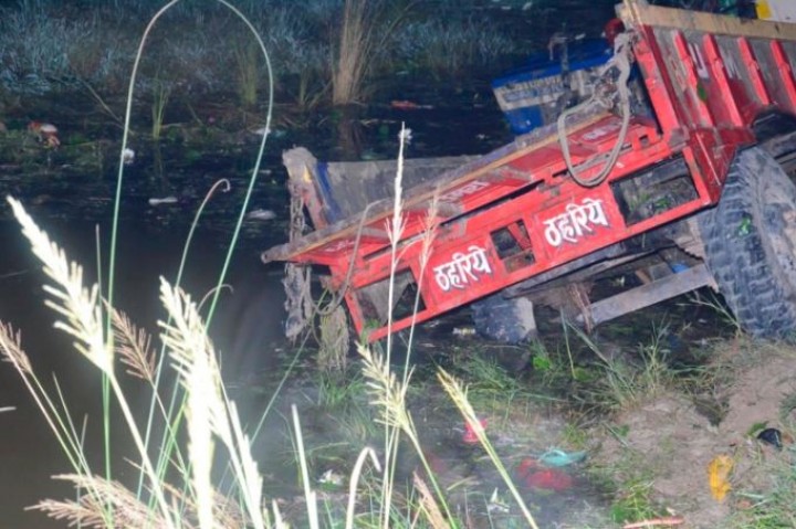 Traktor yang Membawa Ratusan Umat Hindu Jatuh, Puluhan Orang Tewas Mengenaskan